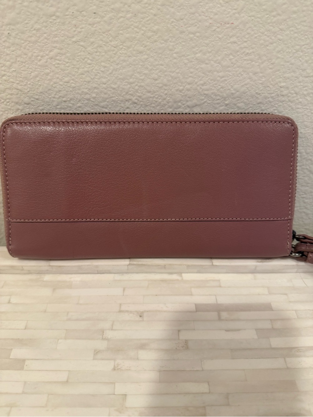 Lucky Brand Mauve Pink Wristlet Wallet with Clover Detail - Picture 6 of 6